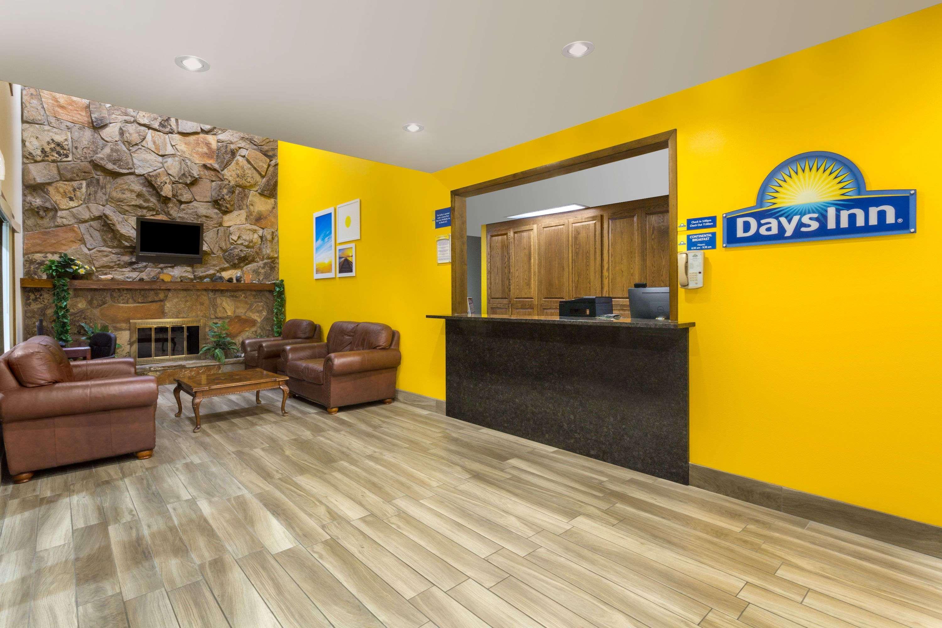 Days Inn By Wyndham Дельта Экстерьер фото